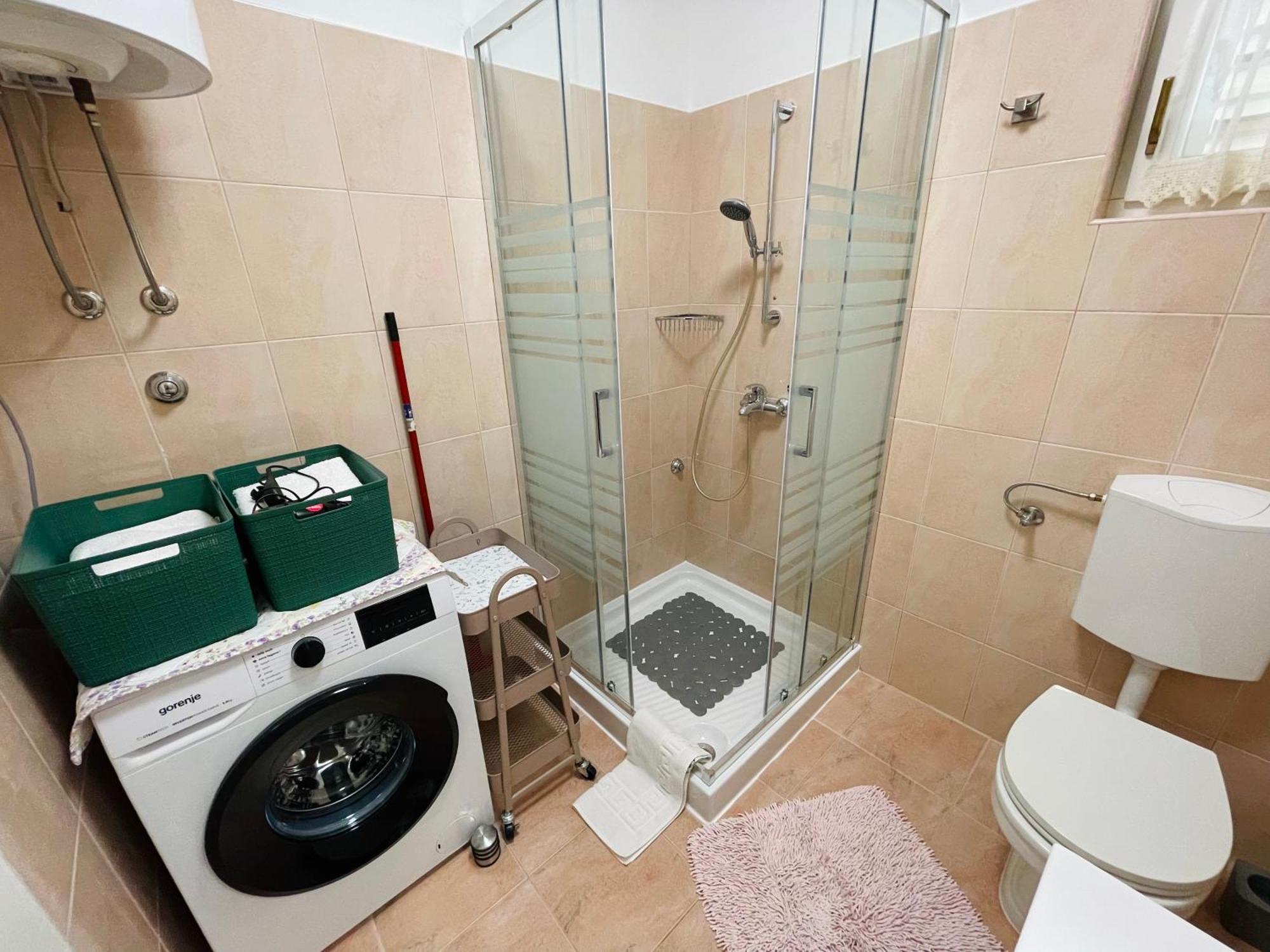 Apartment Green 29 Ровин Екстериор снимка