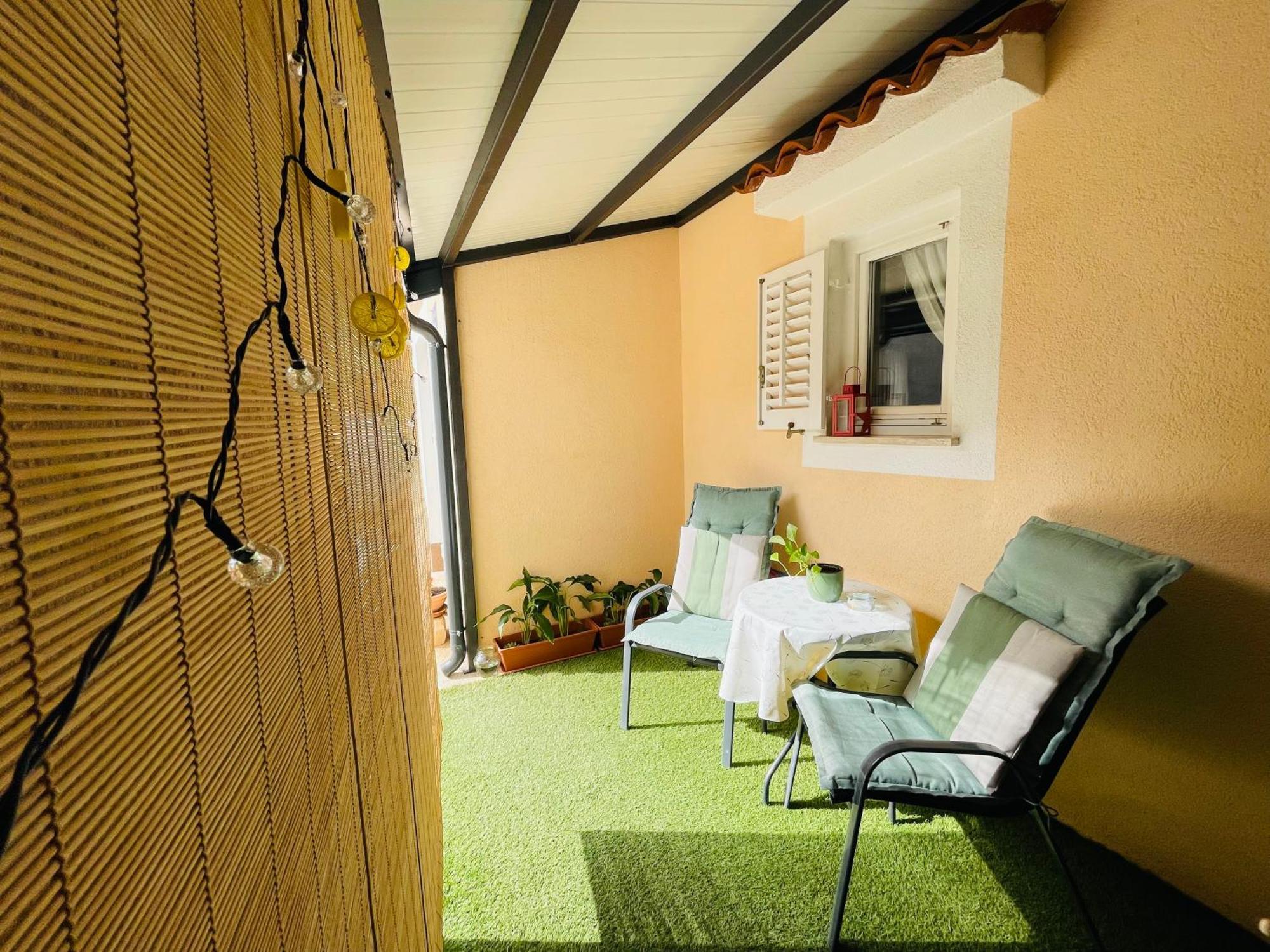 Apartment Green 29 Ровин Екстериор снимка